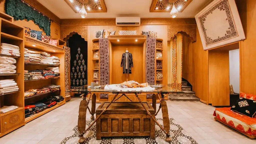 traditional Moroccan kaftan shopping in Marrakech