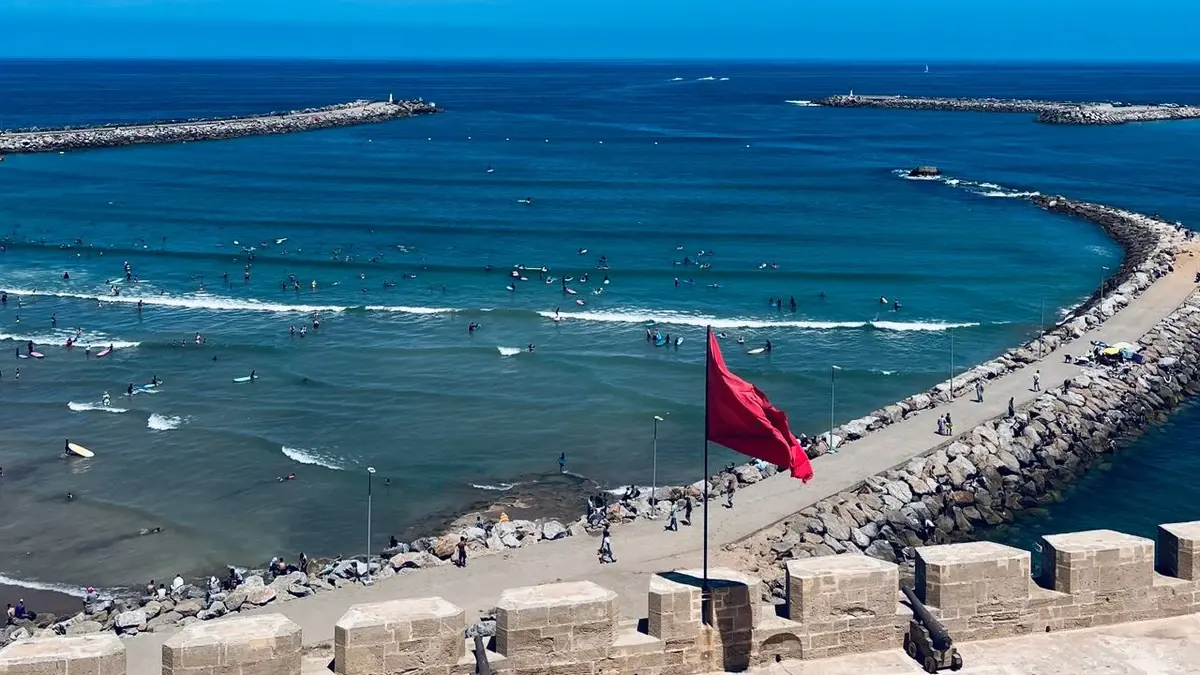 Essaouira travel guide with Medina ramparts and Atlantic Ocean