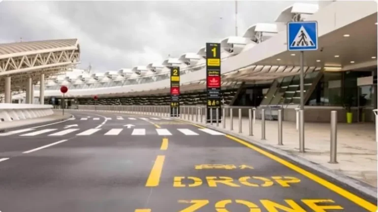 Casablanca Airport to Marrakech transport pickup area at Mohammed V International Airport