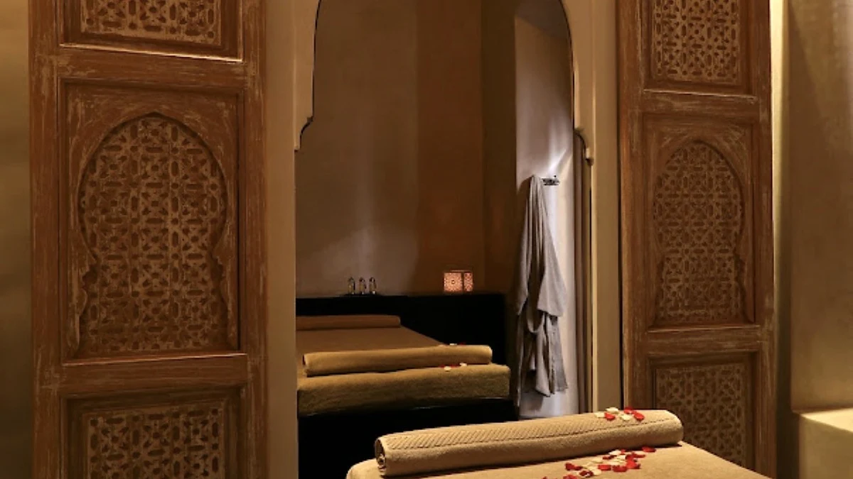 Spa treatment beds behind carved wooden doors – couples hammam in Marrakech guide